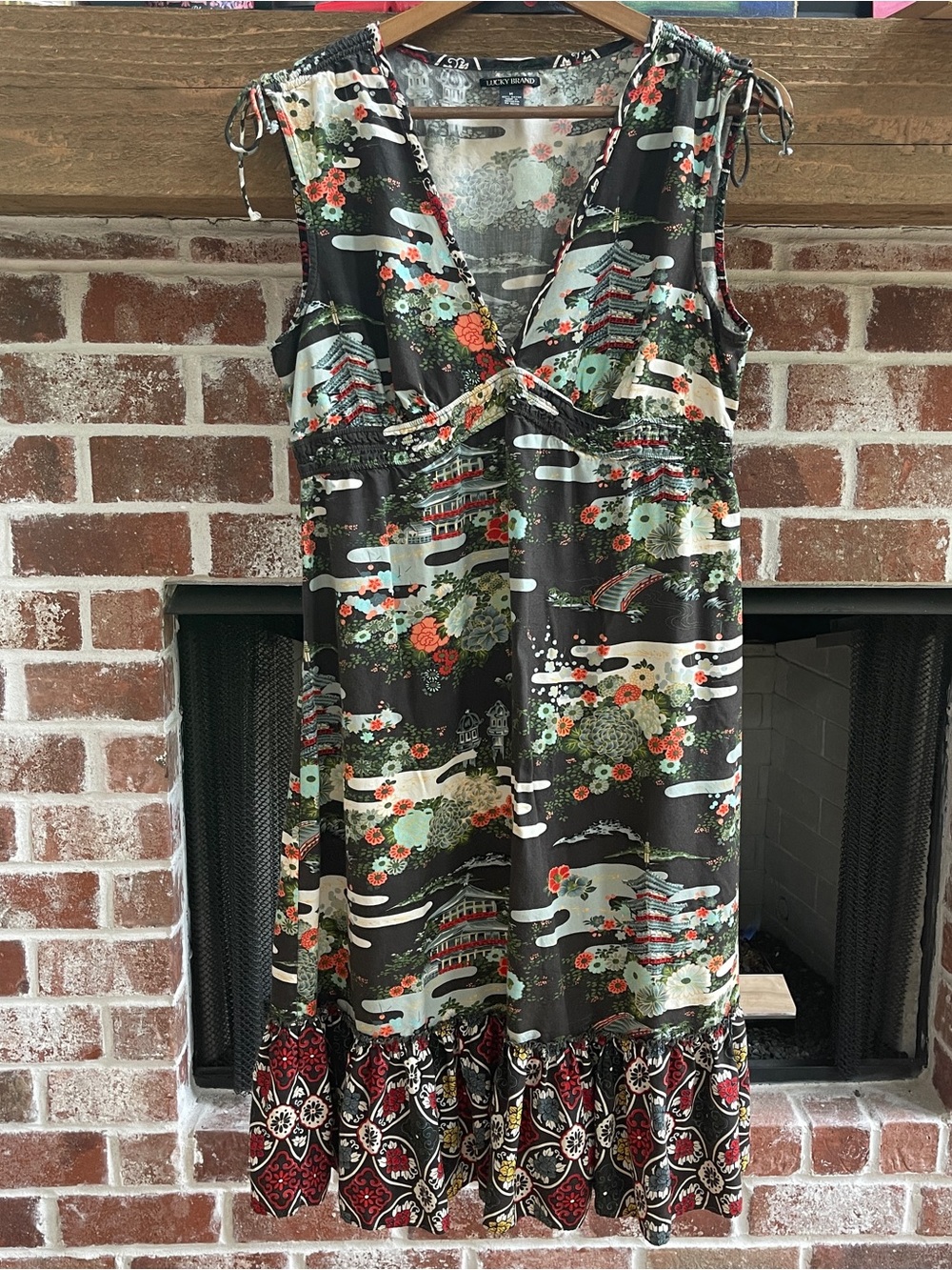 Lucky Brand Asian Pagoda Buildings Flowers Sleeveless Ruffle-Bottom Dress Sz M